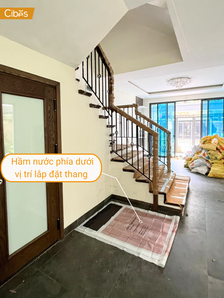 vị trí hầm nước trước khi lắp thang
